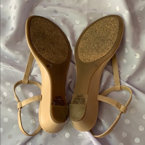 🌸 BCBGeneration cream wedge sandals - Picture 3 of 5